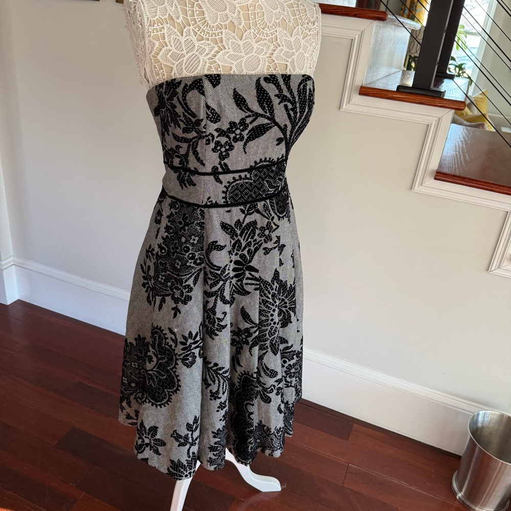 TIBI Strapless Dress Gray Herringbone with Velour Appliqué Sz 10 - Picture 2 of 4